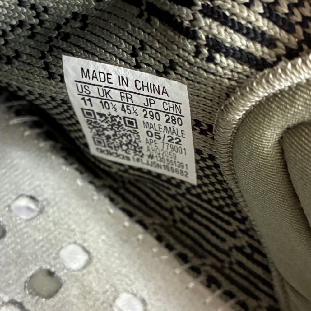 Adidas Yeezy Boost 350 V2 - Picture 11 of 12